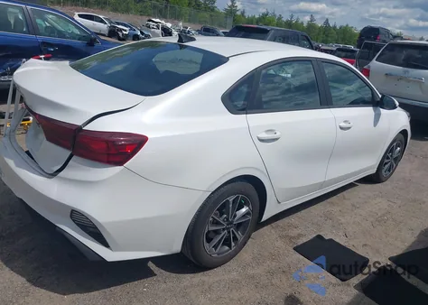 2022 Kia Forte Lxs z USA, uszkodzony, nr VIN 3KPF24AD4NE483844